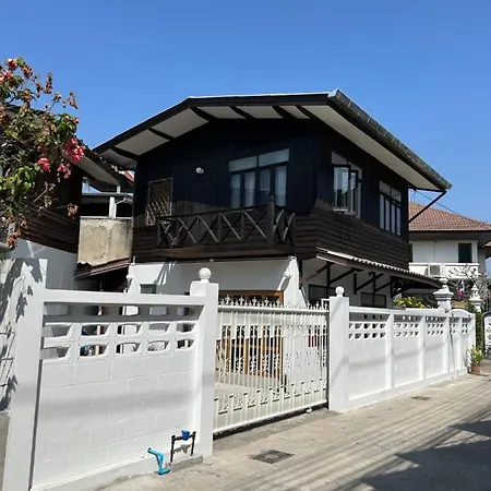 Cozy Villa In Chiangmai Old Town 清迈 Exterior photo